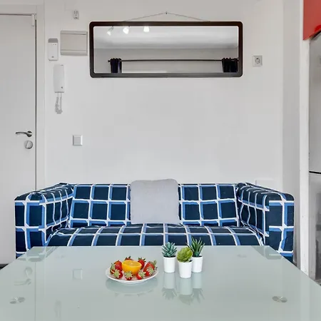Amazing Location In Apartment *