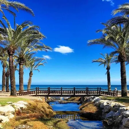 Apartment In Near Beaches *